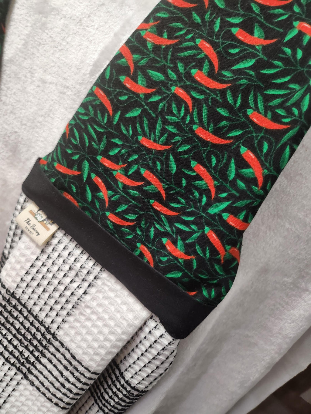 Handmade Kitchen Scarf with Tapered Neck – Cotton Fabric, Absorbent Towel Ends