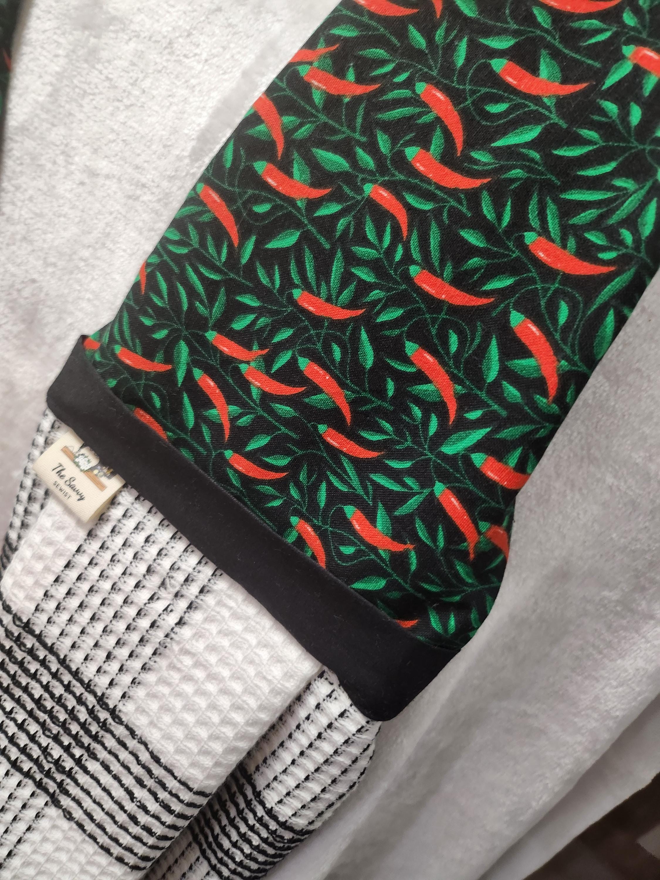 Handmade Kitchen Scarf with Tapered Neck – Cotton Fabric, Absorbent Towel Ends